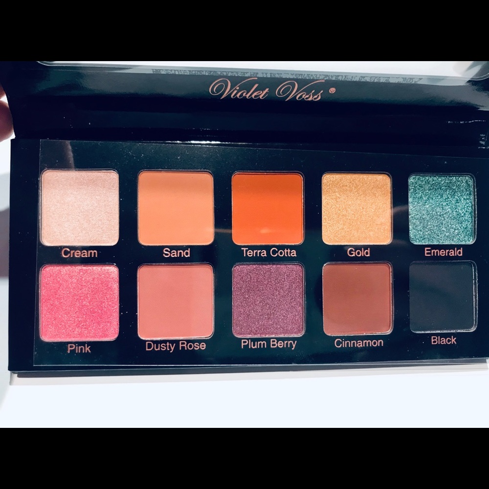Violet Voss Essentials Palette